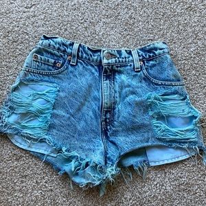 LEVI’s Acid Wash High-Waisted Cut-off Shorts